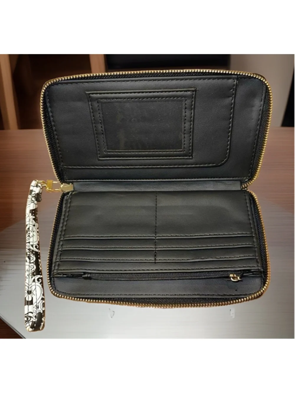 Betsey Johnson Skulls& Roses Zip Around Wristlet Wallet Black & White Gold Goth